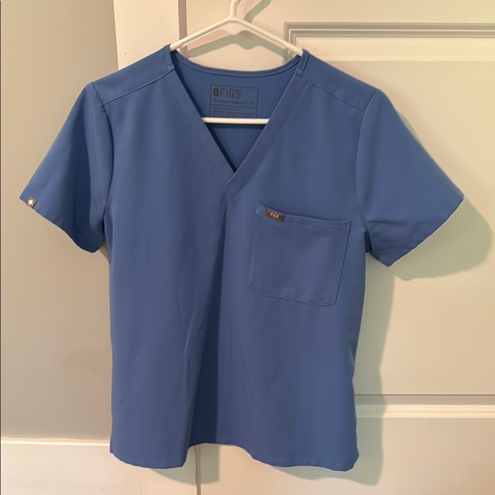 FIGS Women’s Ceil Blue V-Neck Scrub Top